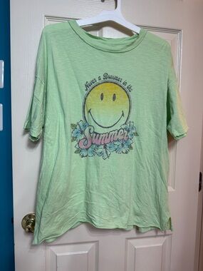 SALE😊aerie Light Green Short Sleeve Graphic Tee with Yellow Smiley